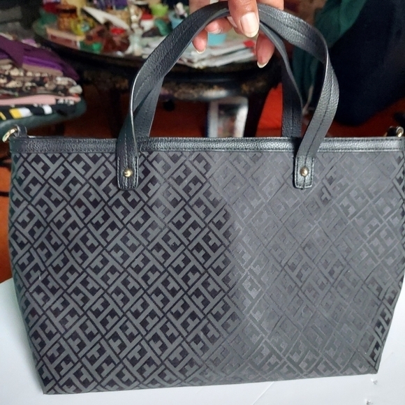 Tommy Hilfiger Black Handbag/Purse - Picture 2 of 16